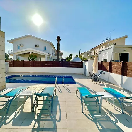 Ferienhaus Lovely Pool In