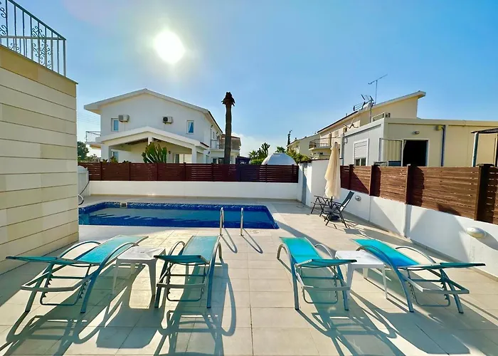 Prázdninový dům Lovely Pool In