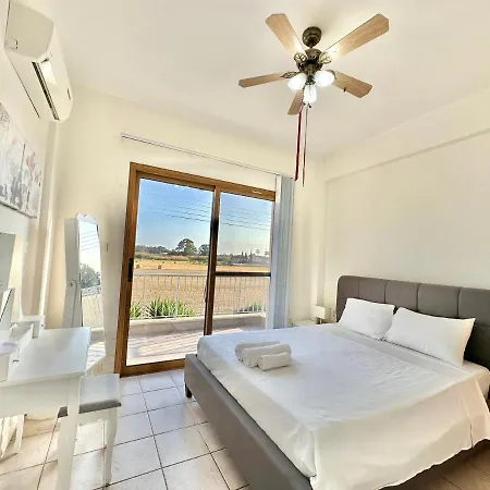 Feriehus Lovely Pool In *