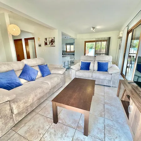 Lovely Pool In Tatil Evi Pyla