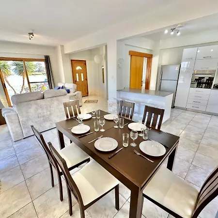 Feriehus Lovely Pool In Pyla