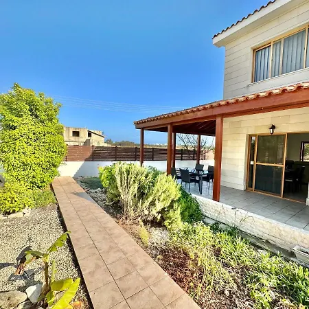 Feriehus Lovely Pool In