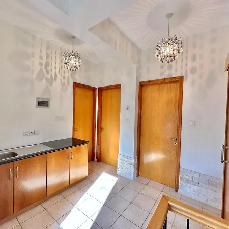 Feriehus Lovely Pool In