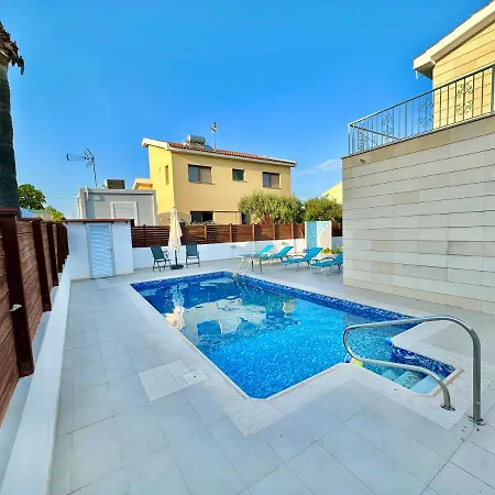 Lovely Pool In Tatil Evi Pyla