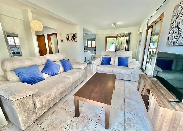 Lovely Pool In 別荘 ピラ