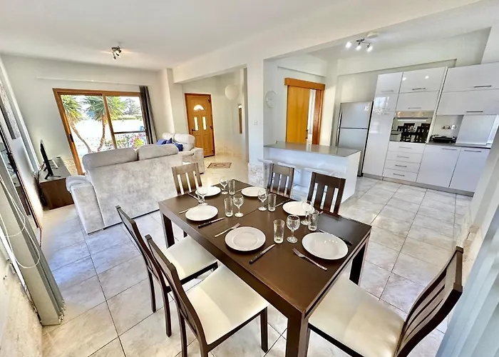 別荘 Lovely Pool In ピラ