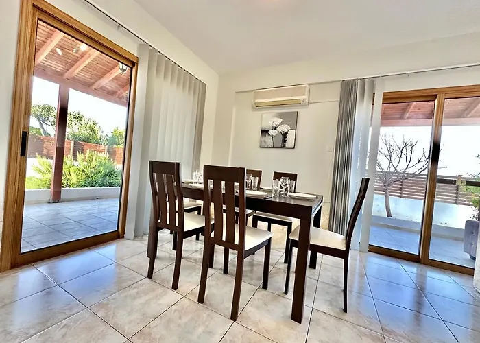 Lovely Pool In 別荘